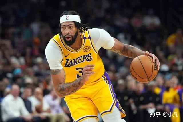 KD复出30+8太阳止3连败 文班绝杀马刺胜开拓者